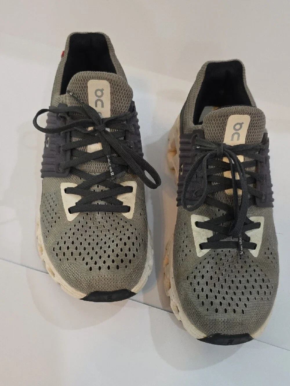 On Running CloudSwift Women's Shoes in Gray and Black Size 8